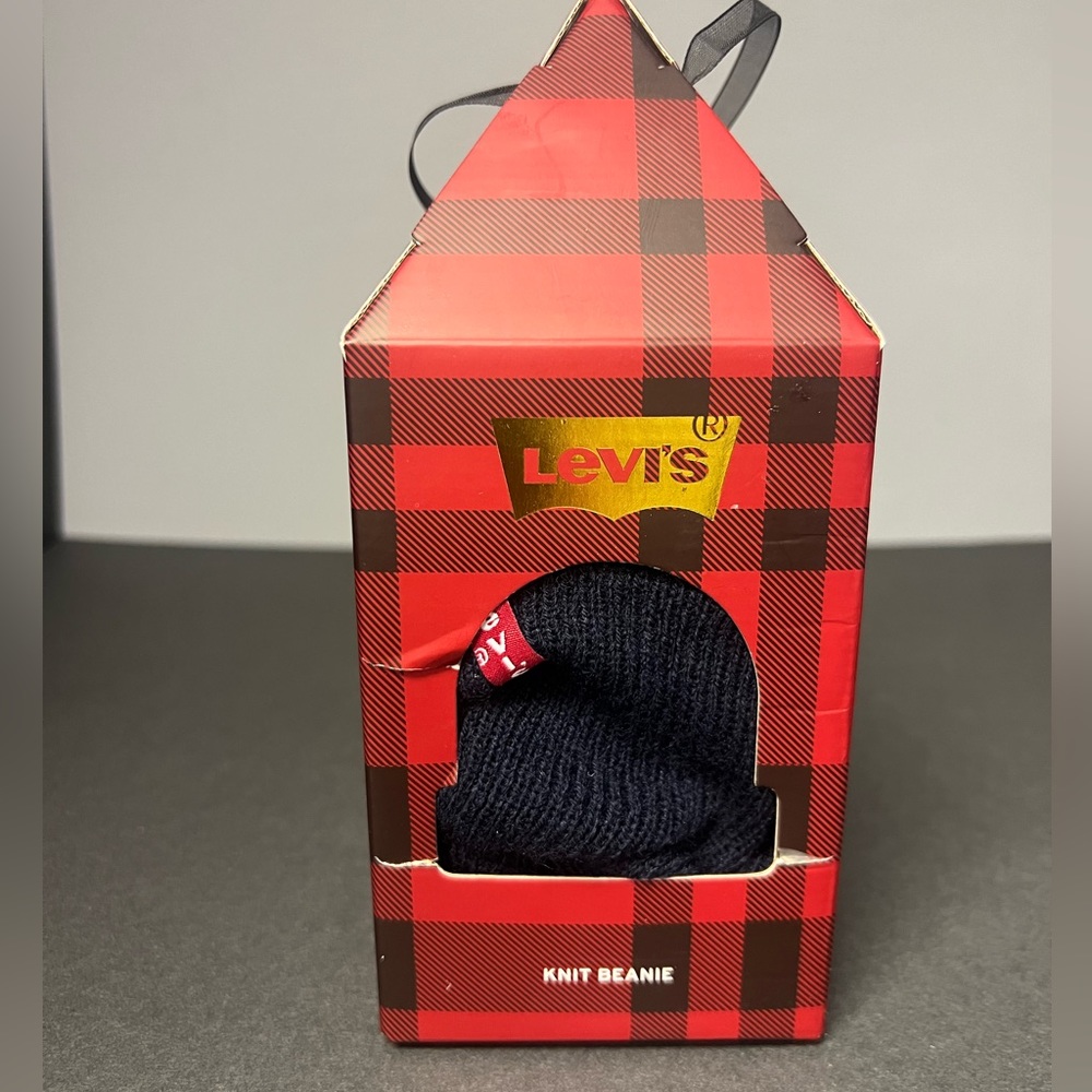 Levi’s Knit Beanie, New with tag‎ and box, Color: Navy